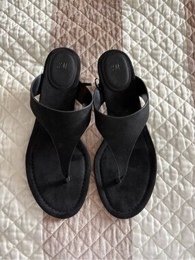 H&M Black Suede-Effect Thong Sandals